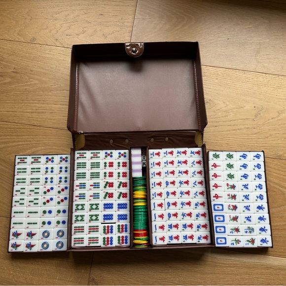 Vintage Chinese Mahjong Set